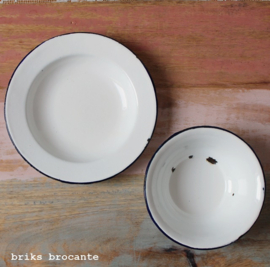bordje en schaaltje wit emaille