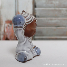 terracotta beeldje meisje