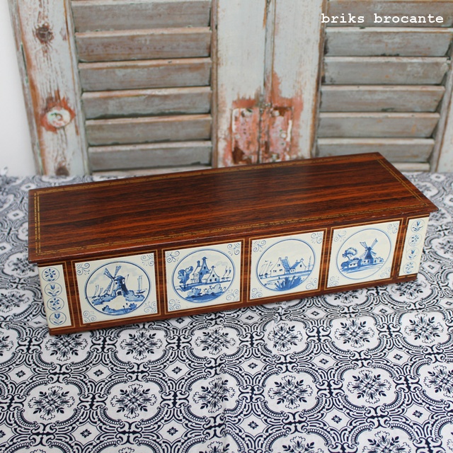 blik houtdecor met tegeltjes