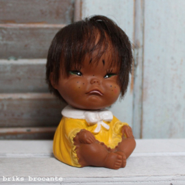 vintage emotiepopje - pruilen - geel