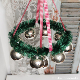 hangende krans met ballen