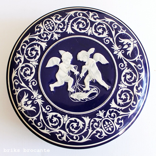 blik / koektrommel donkerblauw met engeltjes
