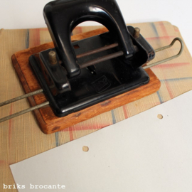 oude perforator op hout