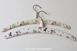 set vintage kledinghangers - kind