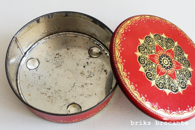 blikje rood met goud