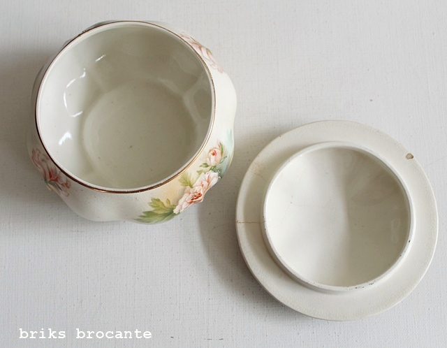 oude poederpot met poederdons