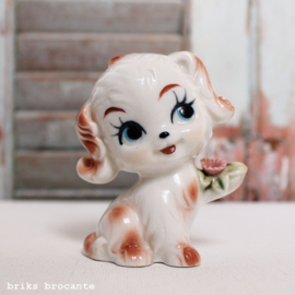 beeldje hond met bloem