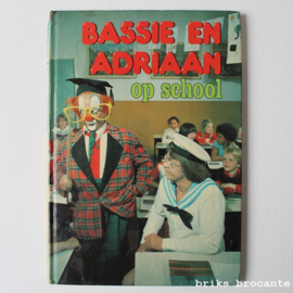 Bassie en Adriaan op school