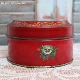 blikje rood met bloemen