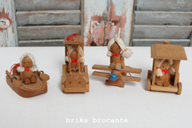 vintage houten hangers in kerstblik