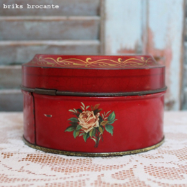 blikje rood met bloemen