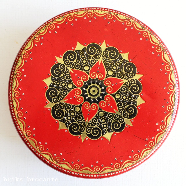 blikje rood met goud
