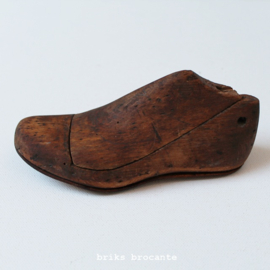oude houten schoenleest kind