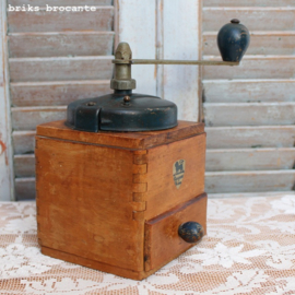 oude koffiemolen Peugeot
