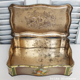 blik met bloemen in relief