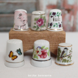 set vingerhoedjes porselein