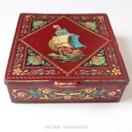 blik bordeaux met schip en bloemen