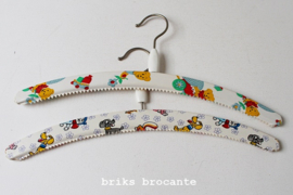 set vintage kledinghangers - kind