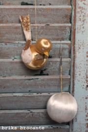 oude vogel en kerstbal zijdedraad