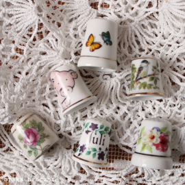 set vingerhoedjes porselein