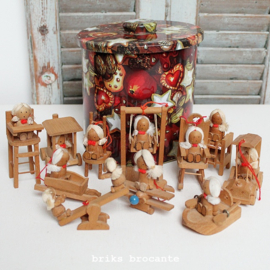 vintage houten hangers in kerstblik