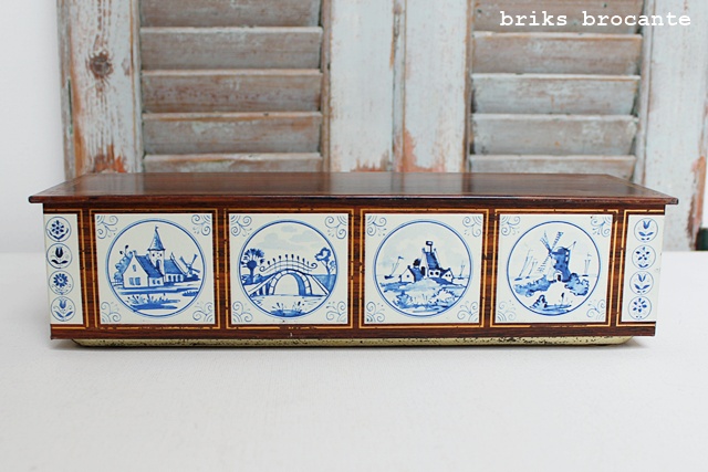blik houtdecor met tegeltjes
