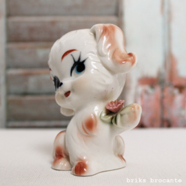 beeldje hond met bloem