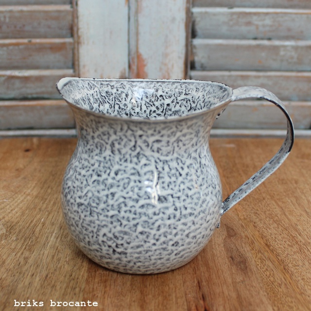 emaille kannetje - grijs gewolkt