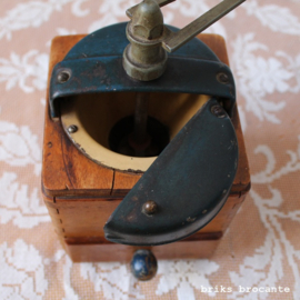oude koffiemolen Peugeot