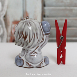 terracotta beeldje meisje