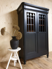 Antieke Biedermeier meidenkast Pure Black zwart