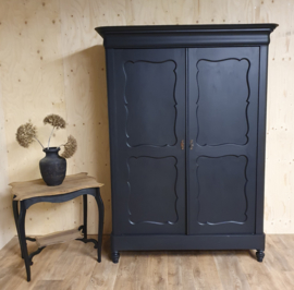 Stoere sobere  plantentafel grijs Pure Black