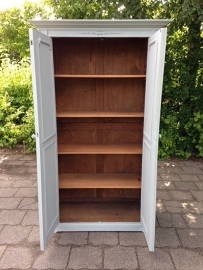 Antieke landelijke brocante linnenkast "mineral grey"