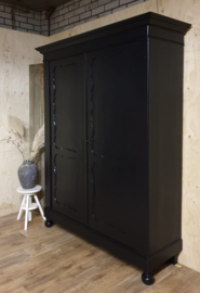 Stoere oude antieke Biedermeier kast Pure Black zwart