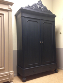 Antieke hoge Franse kast "Stylish black"
