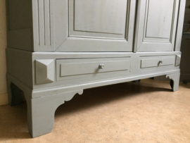 Antieke landelijke grote Franse kast "Mineral grey"