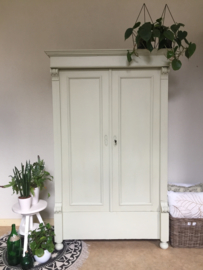 Antieke stoere landelijke kast "mystique green" groen