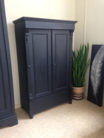 Antieke landelijke kast "Pure Black" Mia Colore