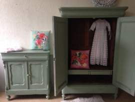 Biedermeier kinderkamer commode / linnenkast "Olive green"