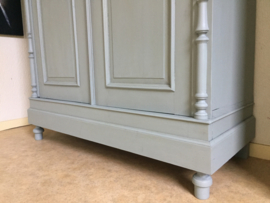 Antieke landelijke hoge Franse kast "Mineral grey"