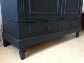 Antieke strakke stoere landelijke kast "Pure Black"