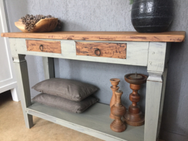 Oude zware sobere sidetable