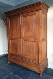 Stoere  antieke eikenhouten kast