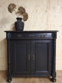 Antieke commode / dienstmeidenkastje "Pure Black"