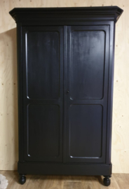 Antieke strakke stoere kast "Pure Black"