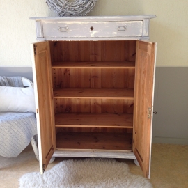 Antieke brocante meidenkast / vertico