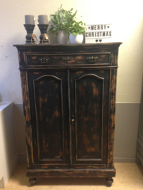Antieke stoere sobere landelijke meidenkast zwart "smokey"