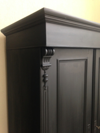 Antieke landelijke kast "Pure Black" Mia Colore