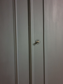 Antieke linnenkast Railings Farrow and Ball