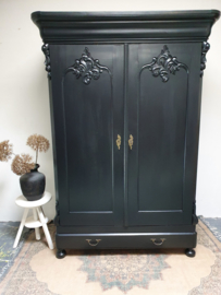 Antieke landelijke brocante kast "Pure Black"